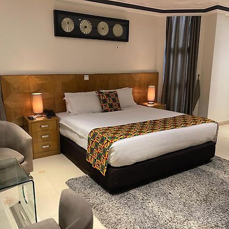 Airport West Hotel Akra Dış mekan fotoğraf