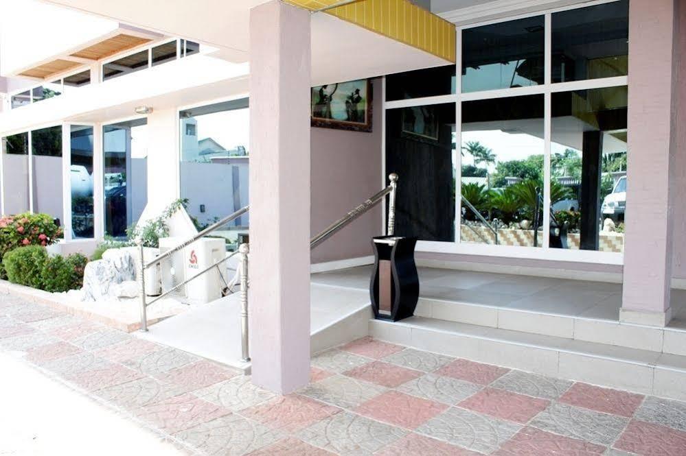 Airport West Hotel Akra Dış mekan fotoğraf