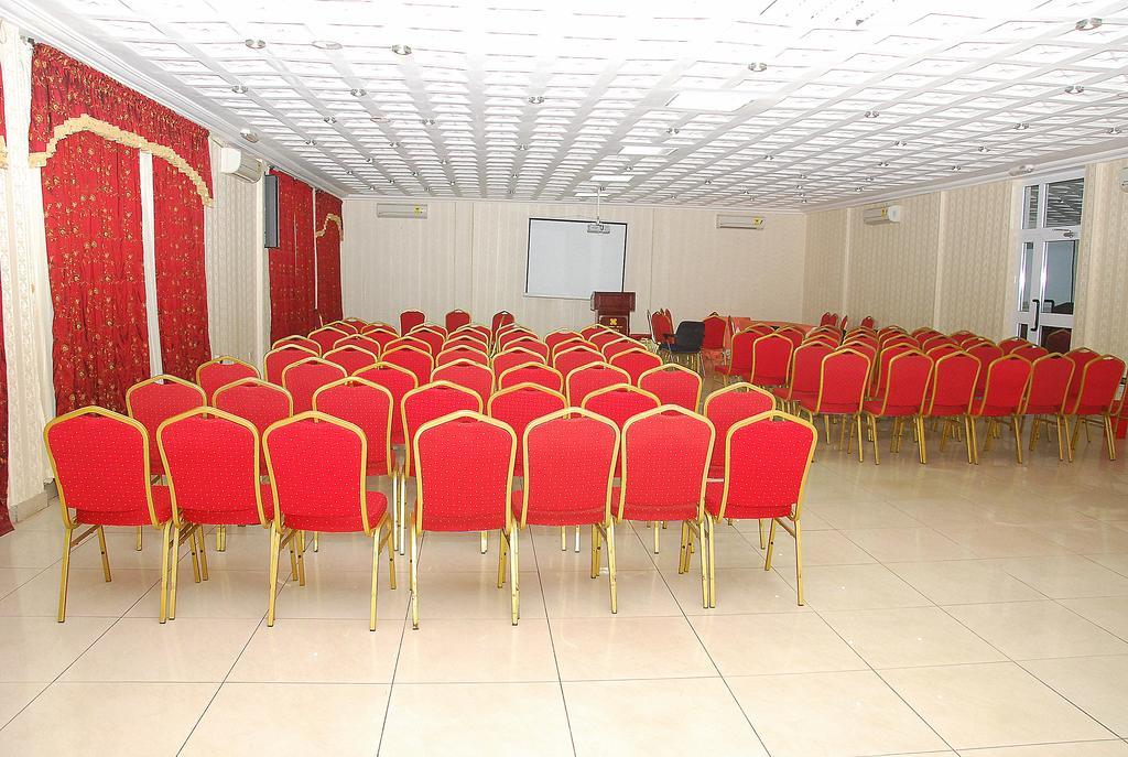 Airport West Hotel Akra Dış mekan fotoğraf