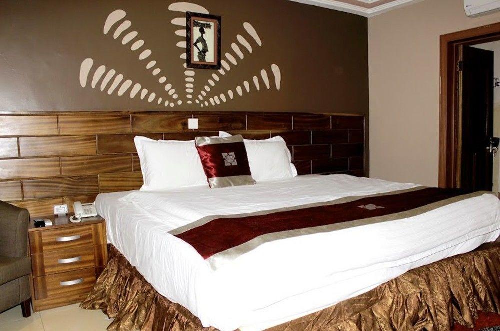 Airport West Hotel Akra Dış mekan fotoğraf