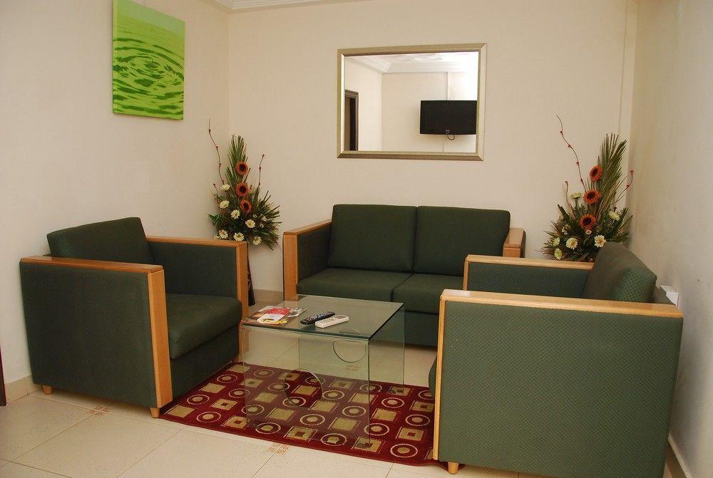 Airport West Hotel Akra Dış mekan fotoğraf