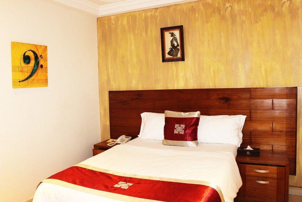 Airport West Hotel Akra Dış mekan fotoğraf