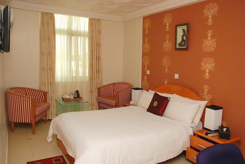 Airport West Hotel Akra Dış mekan fotoğraf