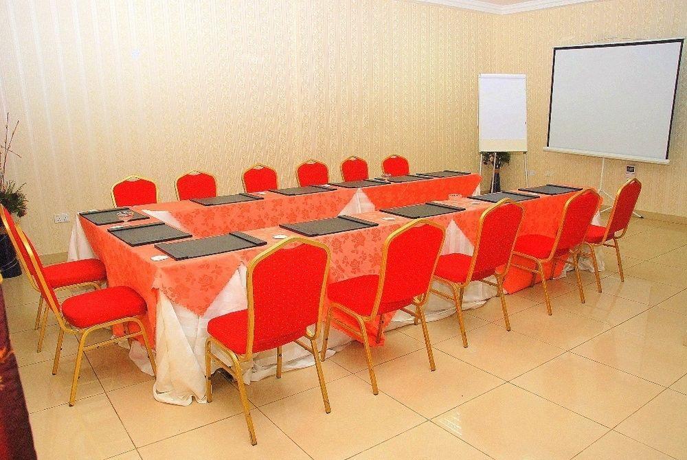 Airport West Hotel Akra Dış mekan fotoğraf