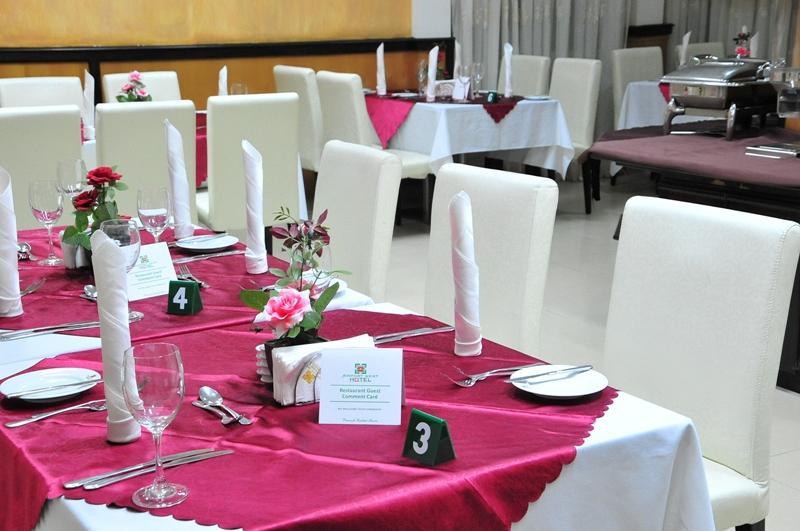 Airport West Hotel Akra Dış mekan fotoğraf