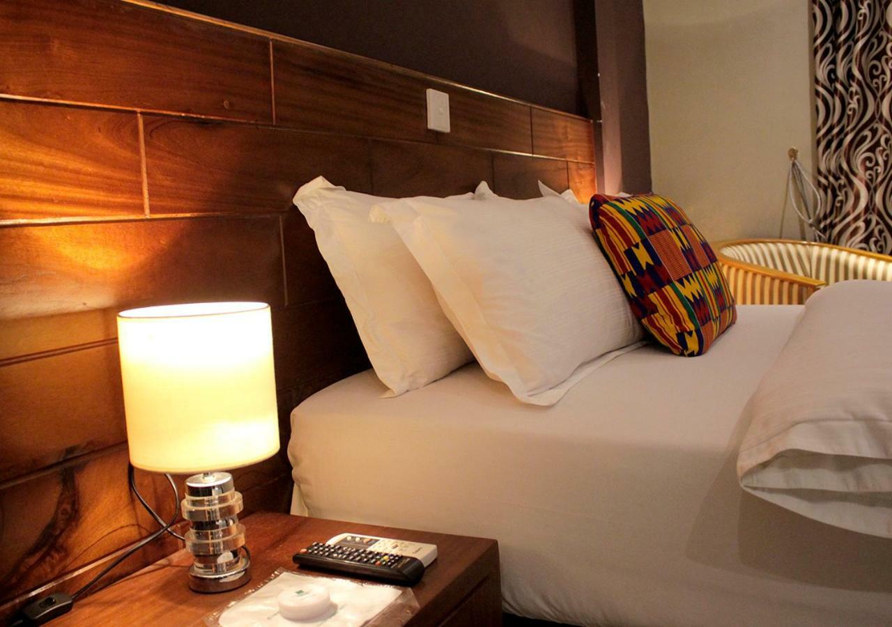 Airport West Hotel Akra Dış mekan fotoğraf