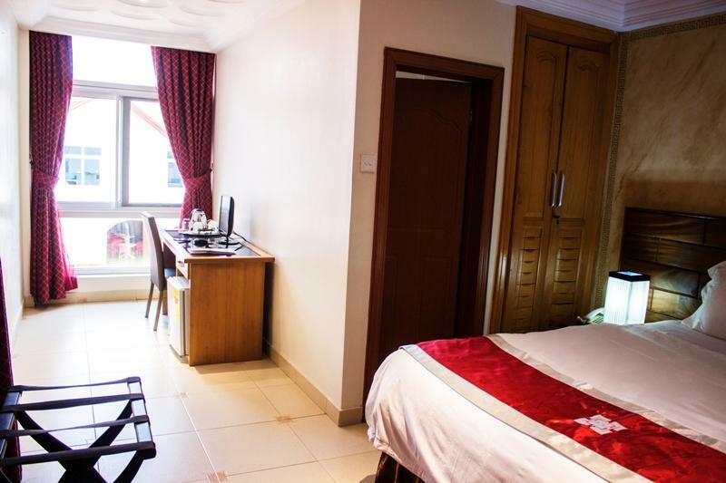 Airport West Hotel Akra Dış mekan fotoğraf