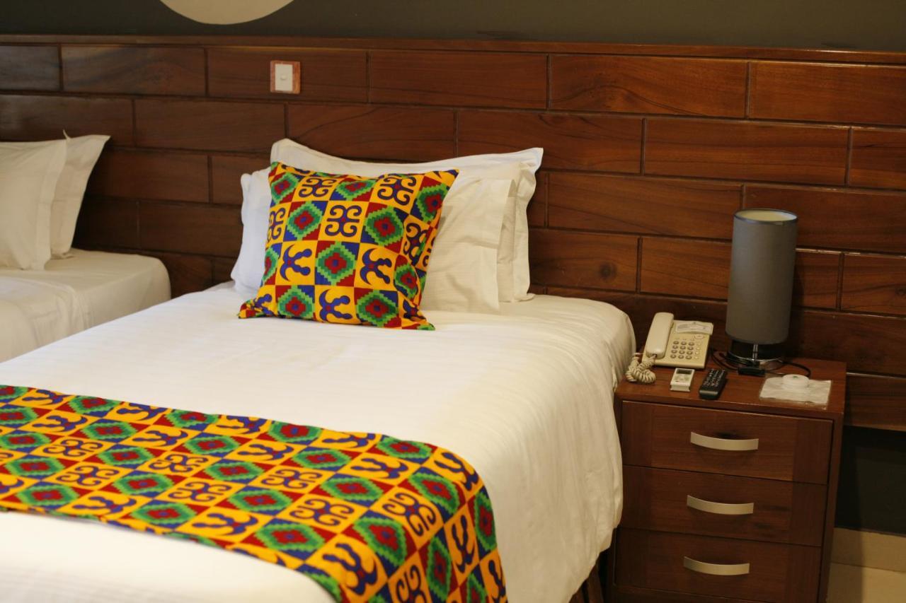 Airport West Hotel Akra Dış mekan fotoğraf